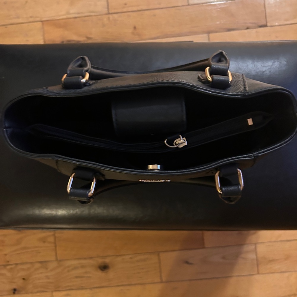 GUESS Elegant Black Satchel - Picture 2 of 3